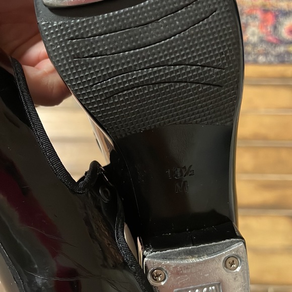 Girls size 13.5 block tap shoes, with elastic snap closure, no ties. - Picture 5 of 5